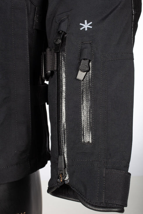 LATITUDE JACKET STEALTH BLACK